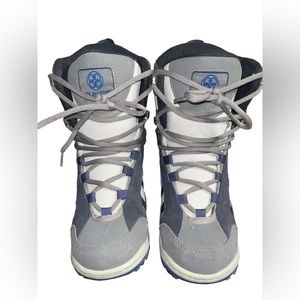 Dukes Snowboard boots youth size 4